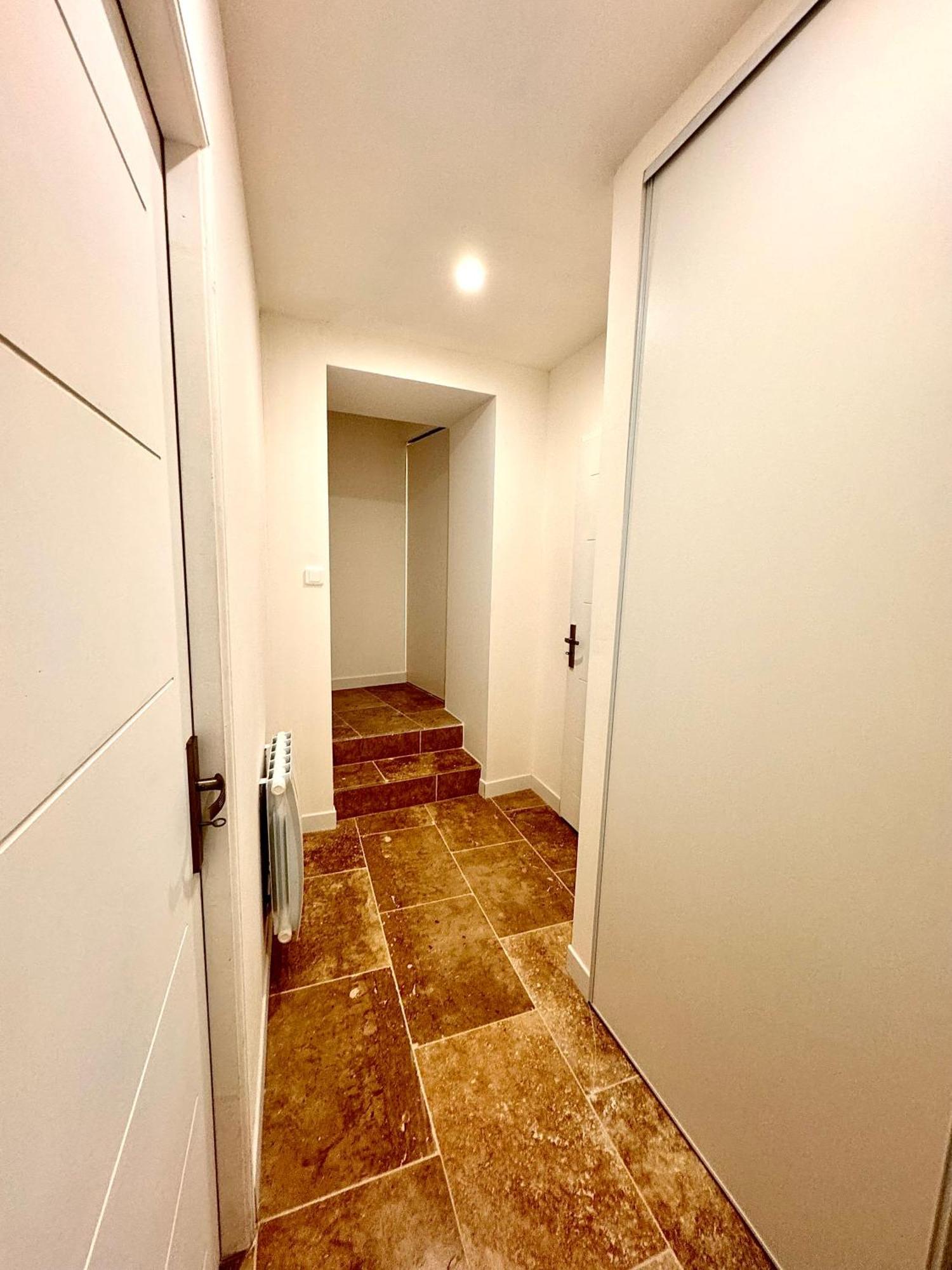 Апартаменты Place De Parking Au Pied Du Logement - Spacieux Et Atypique Орлеан Экстерьер фото