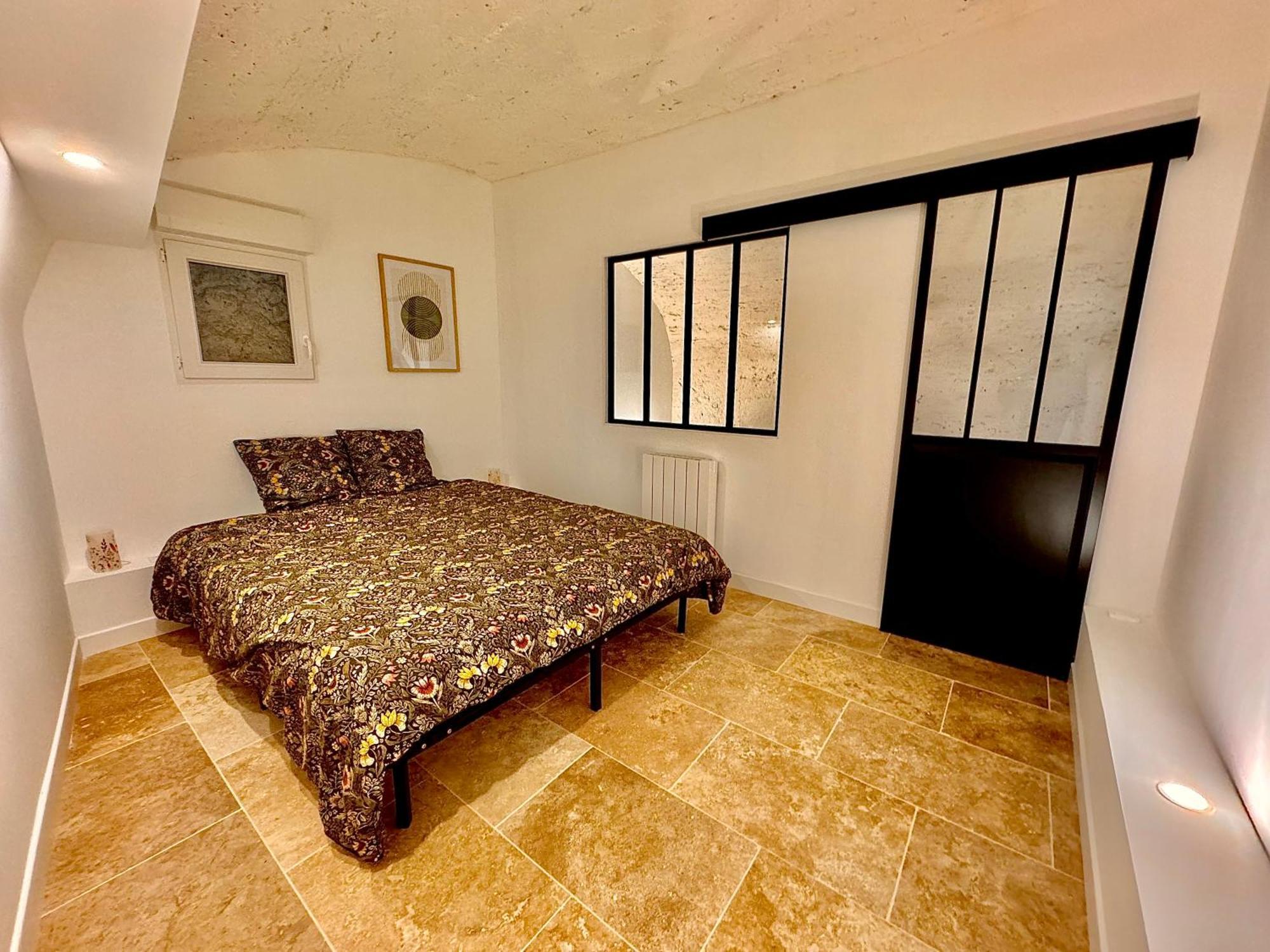 Апартаменты Place De Parking Au Pied Du Logement - Spacieux Et Atypique Орлеан Экстерьер фото