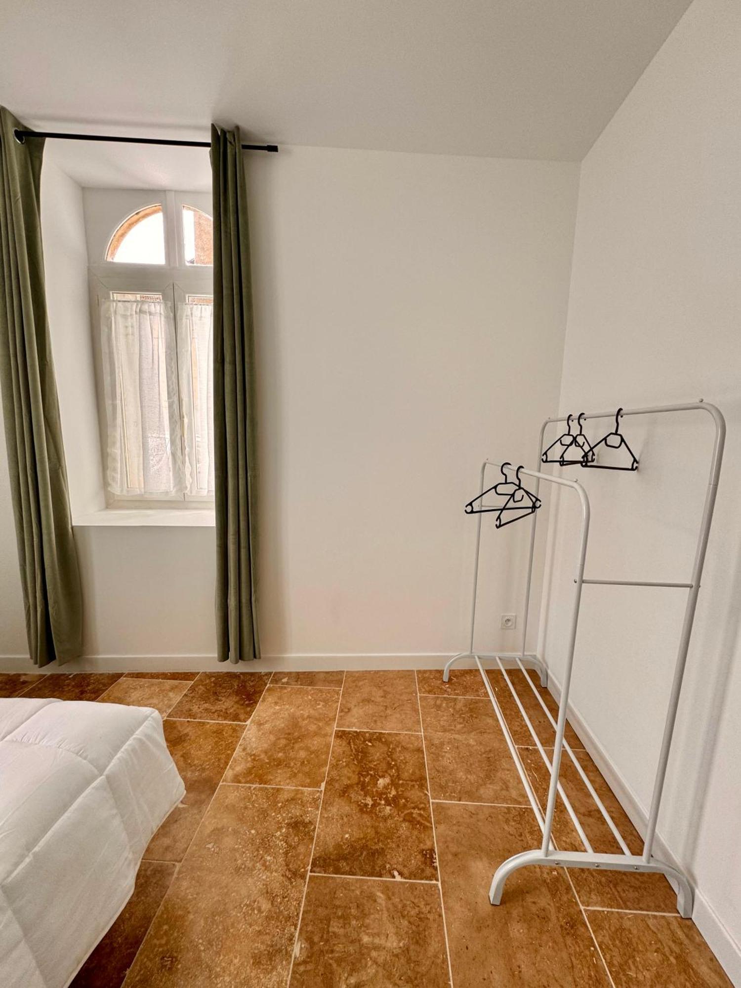Апартаменты Place De Parking Au Pied Du Logement - Spacieux Et Atypique Орлеан Экстерьер фото